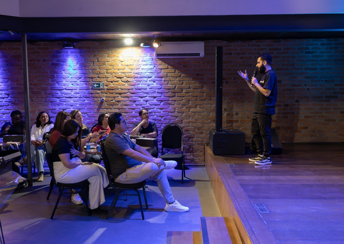 Speaker presenting to seminar attendees